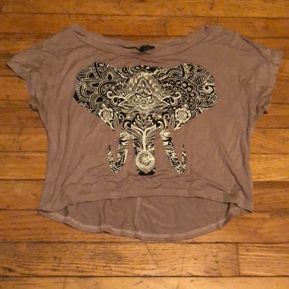 Tan Elephant Design Crop! 🐘✨